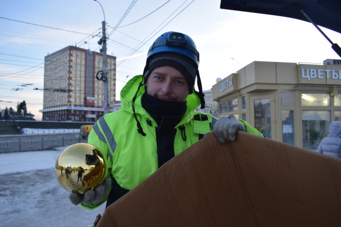 Кислород иваново якова гарелина. Карета у памятнику Гарелина Иваново. Светящаяся карета у памятника Якову Гарелину Иваново.