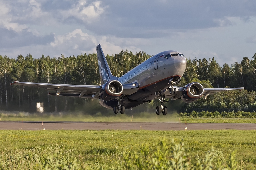 Самолет иваново. Боинг 737 в Иваново. Самолет Иваново Сочи. Ивановский аэропорт самолет. Аэропорт Иваново самолеты.