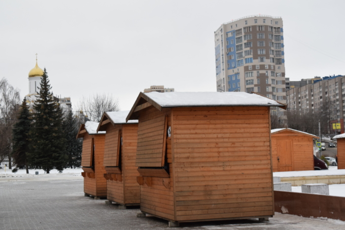 Декабрь иваново. Новогодний городок Иваново 2021. Площадь Пушкина Иваново 2022. Ёлочный городок пос. Чакаловский 2021. Елочный базар Иваново 2021.